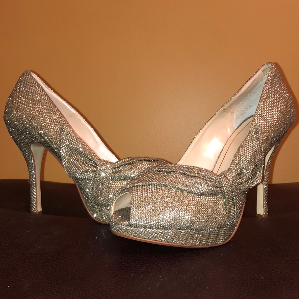 Stunning Heels! ๐ Size 8.5!! - Picture 8 of 9